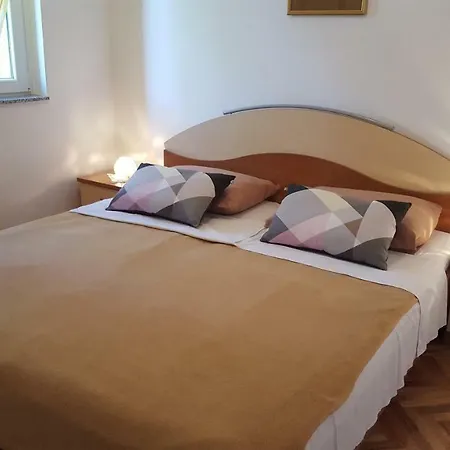 Apartment Kricin 1 *